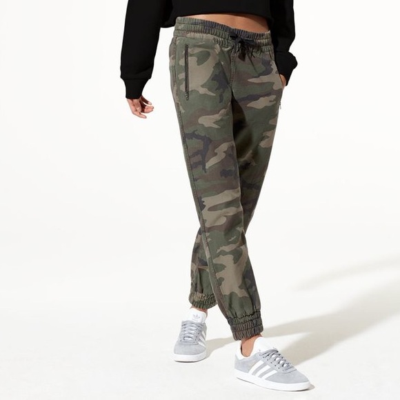 Aritzia Alix camo joggers - Picture 2 of 2